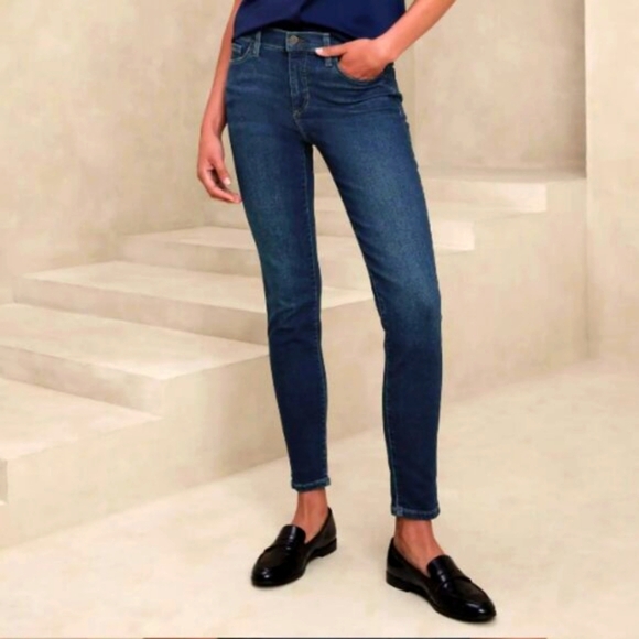 Banana Republic Skinny Jeans | 30/10 | Minimalist Style - Picture 12 of 13
